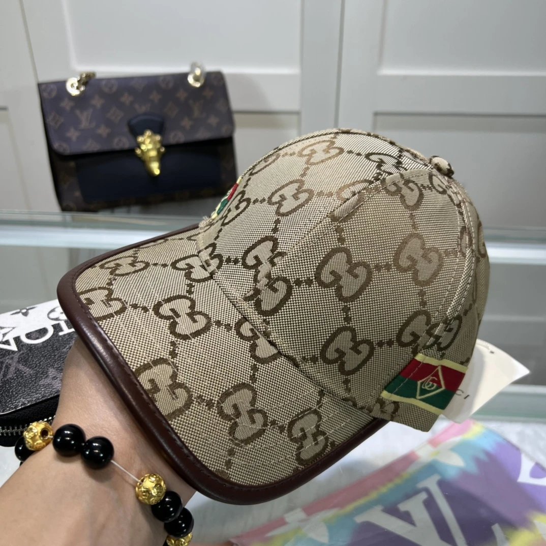 Ucci cap