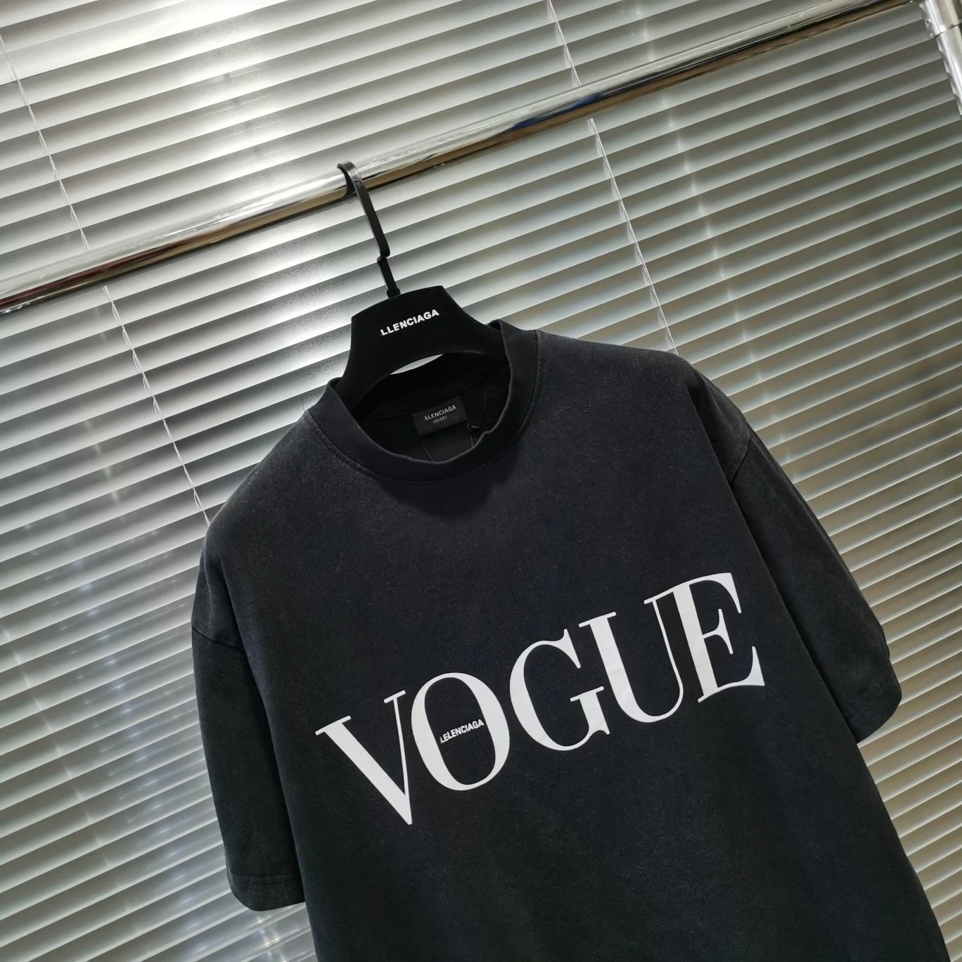 Balenci Vouge tee