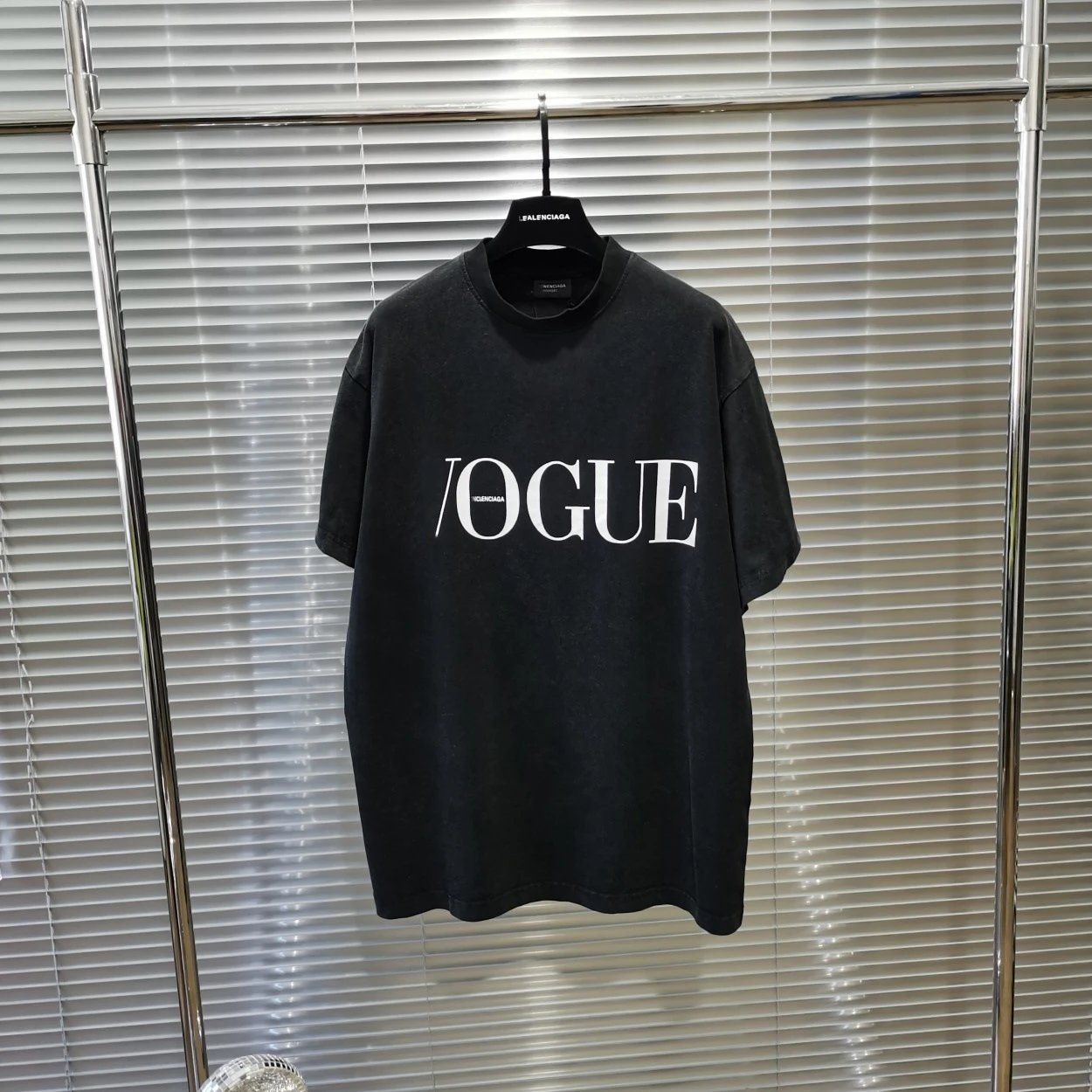 Balenci Vouge tee