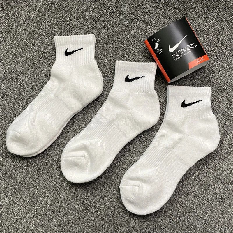 Short Nikee Socks