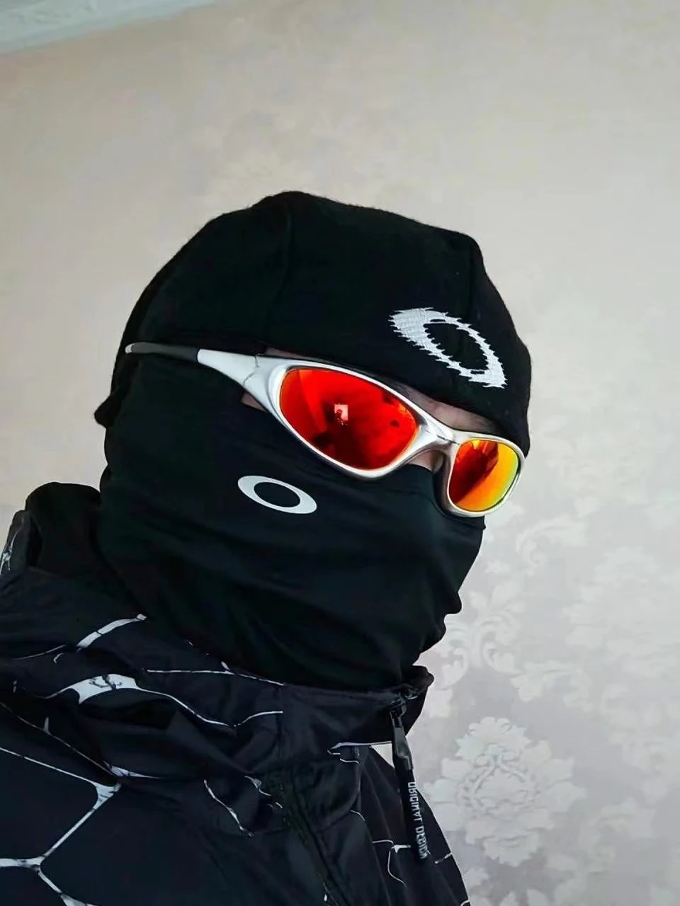0akley Balaclava Mask