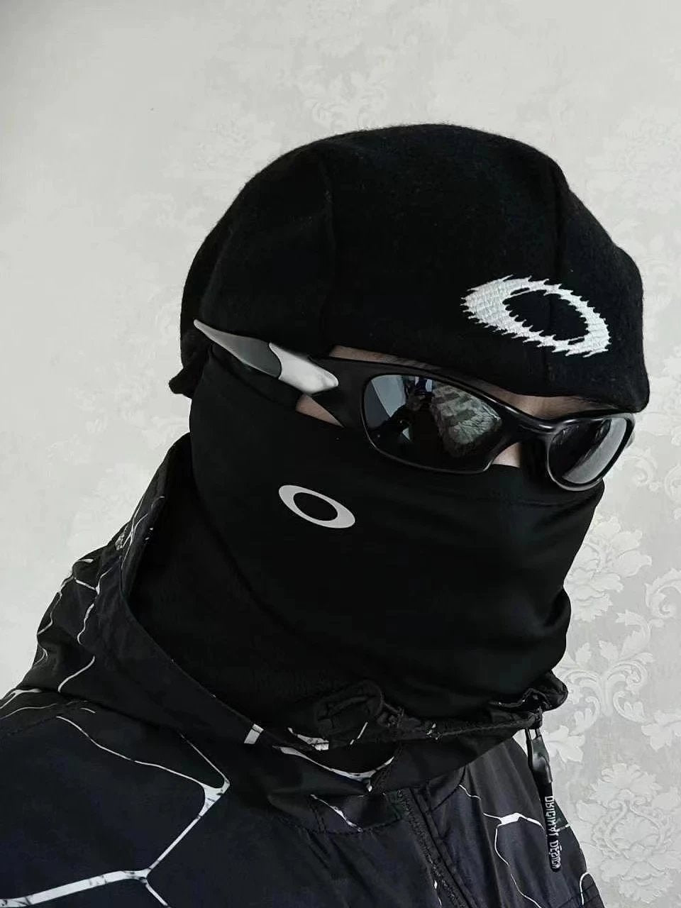 0akley Balaclava Mask