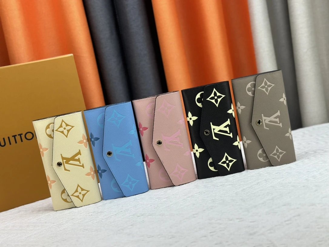 Vouis Luitton Black Monogram  Wallet