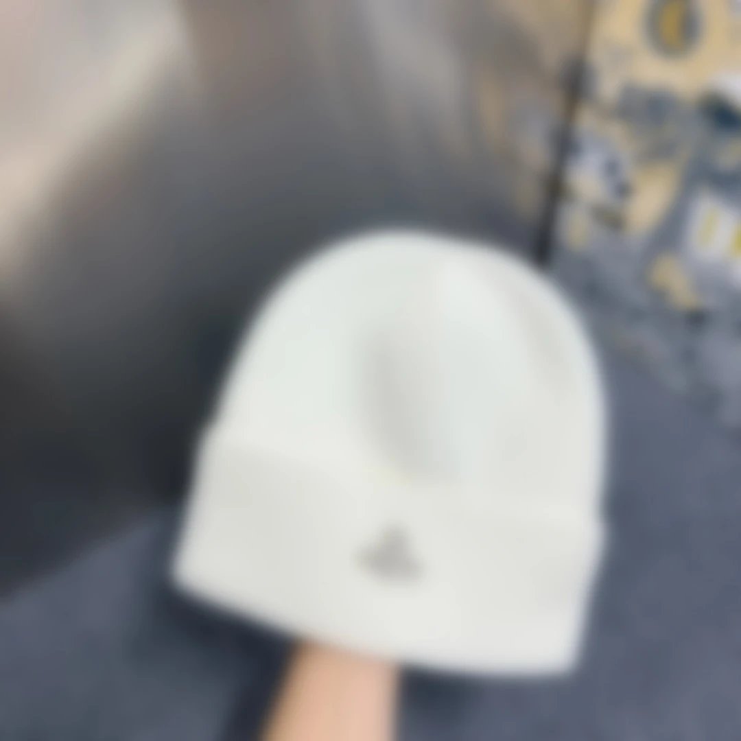Vivienn3 Westwood White Beanie